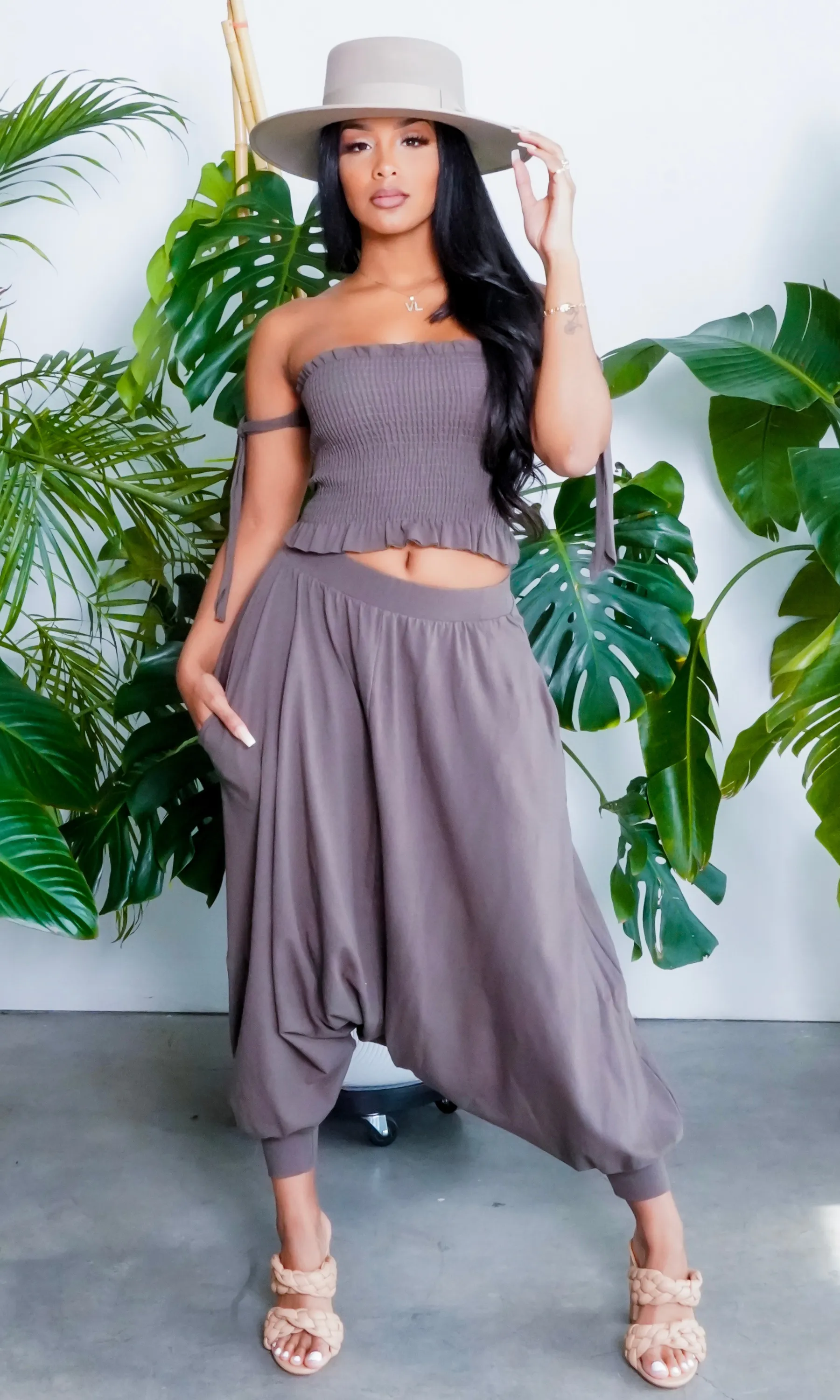 Fashionably Chill | Drop Bottom Stretch Set - Olive
