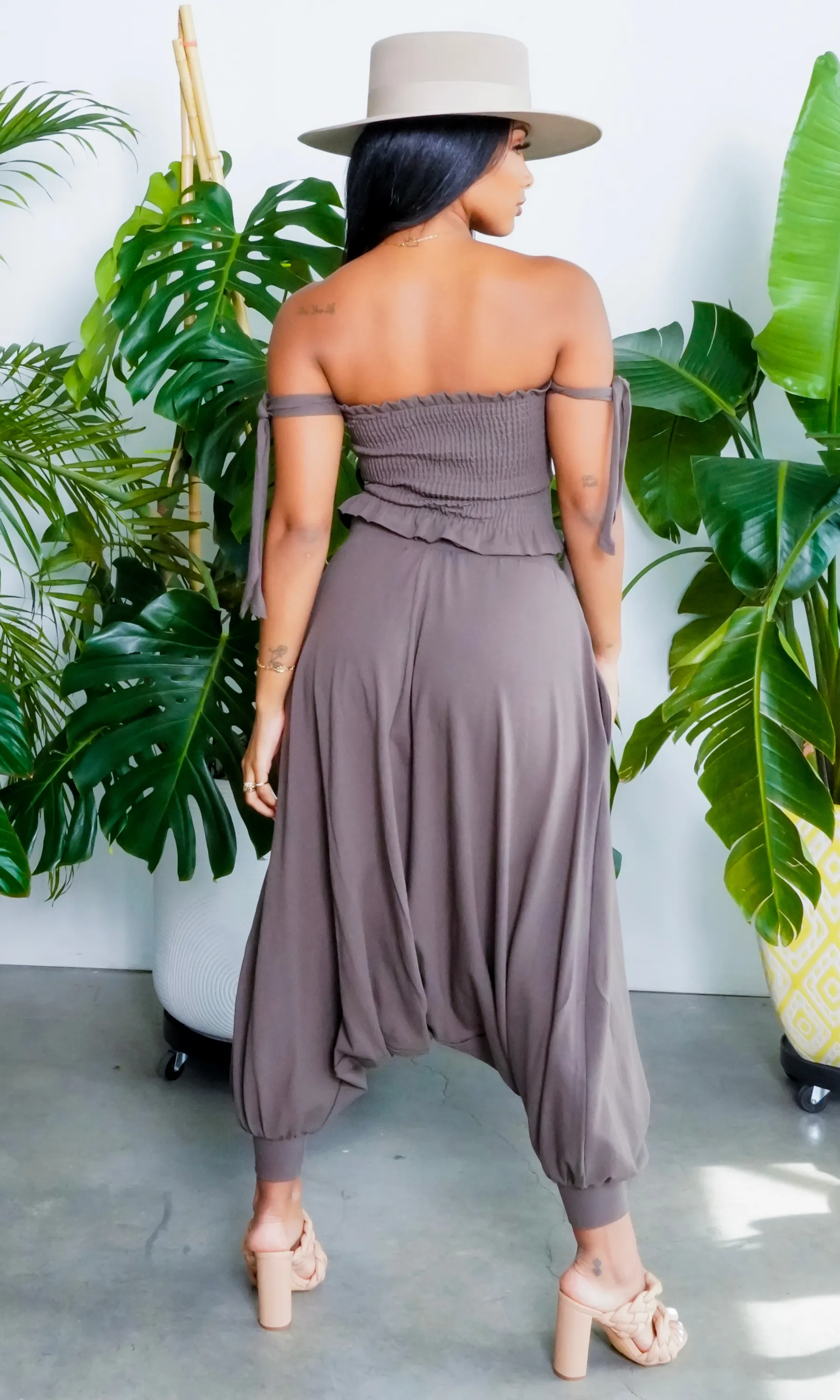 Fashionably Chill | Drop Bottom Stretch Set - Olive