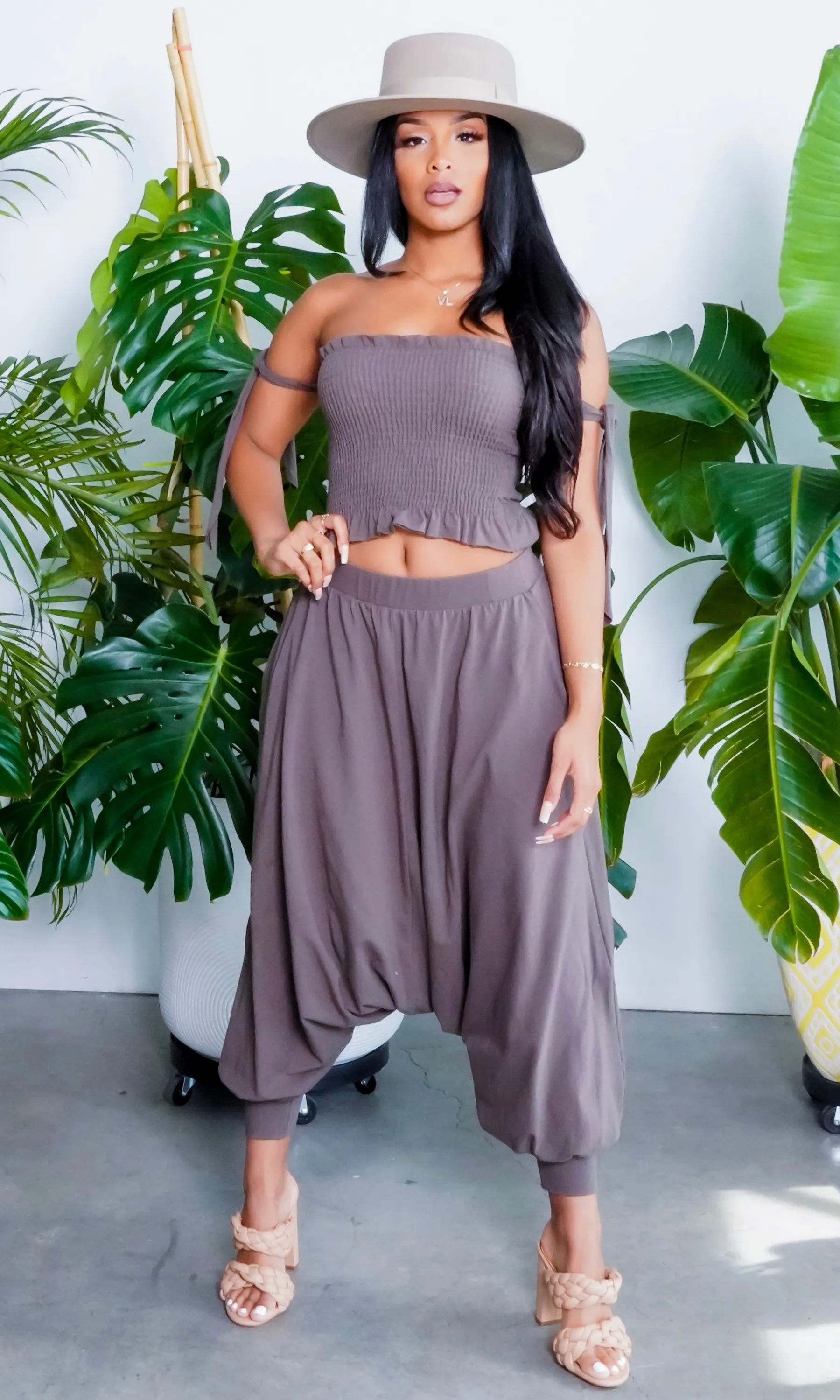 Fashionably Chill | Drop Bottom Stretch Set - Olive