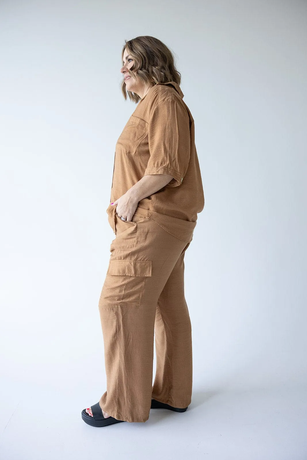 FLOWY WIDE LEG CARGO PANTS IN URBAN BRONZE