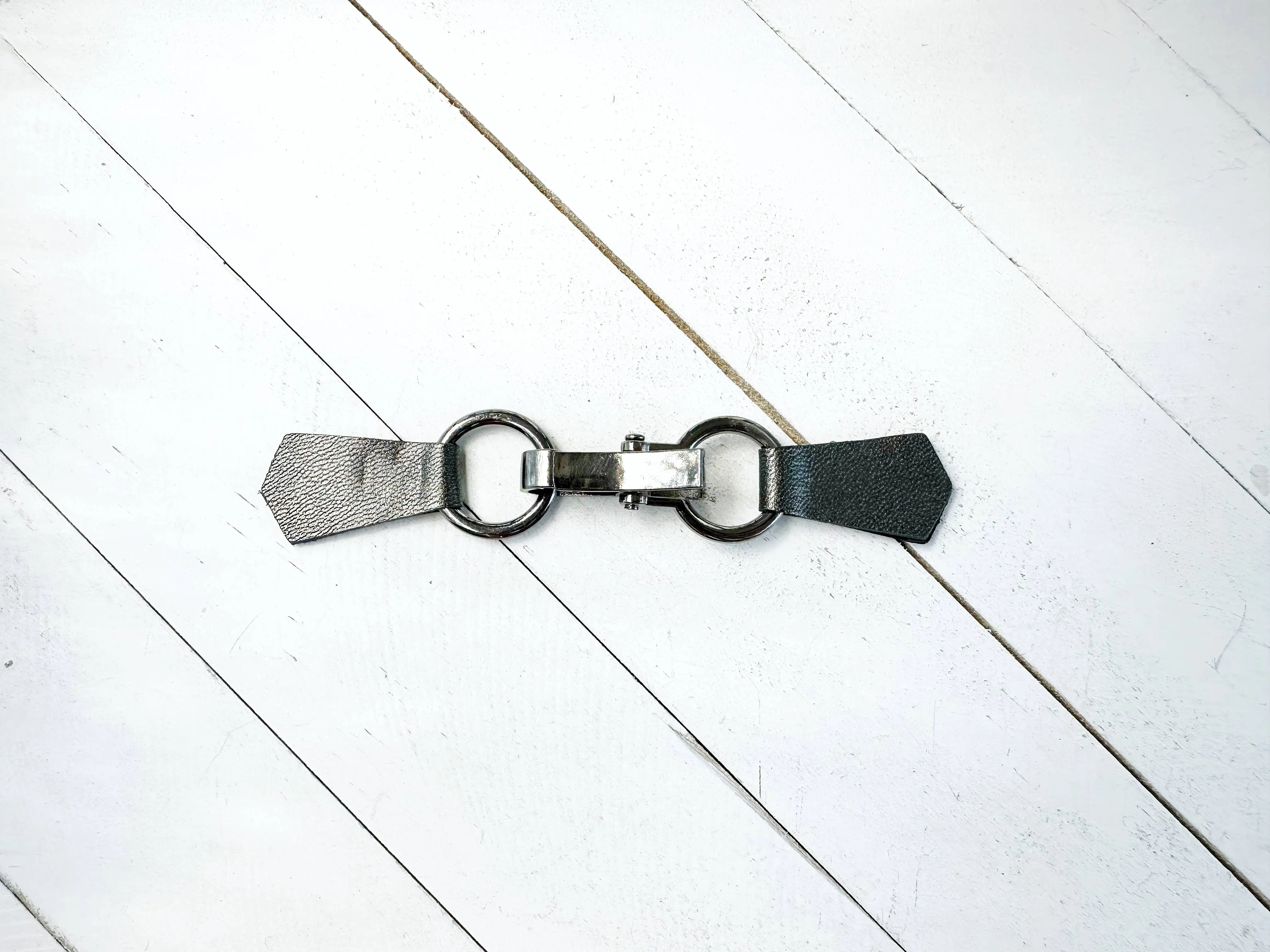 Gunmetal Buckle & Silver-Gray Leather Cinch Clip for Clothes