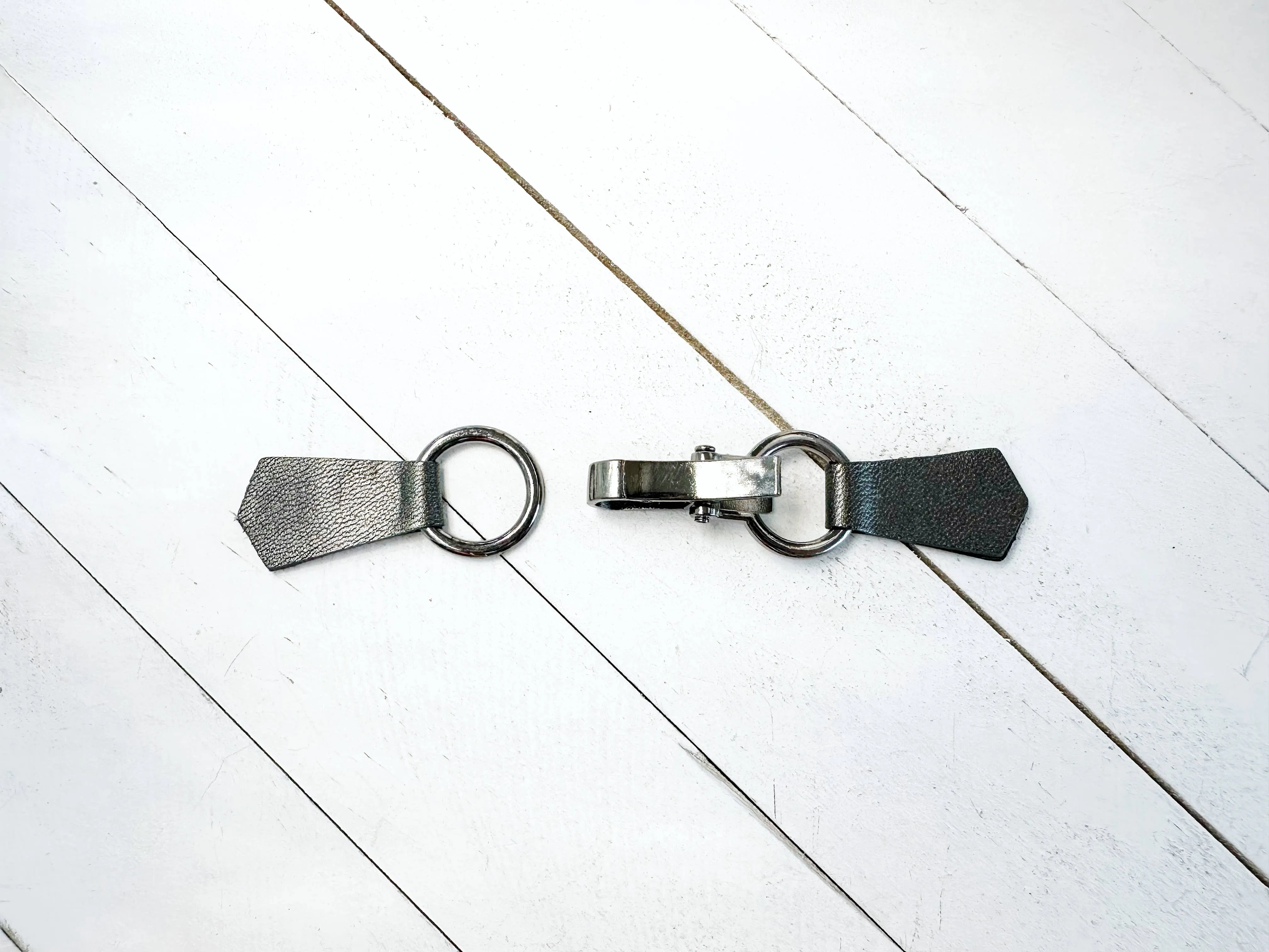 Gunmetal Buckle & Silver-Gray Leather Cinch Clip for Clothes