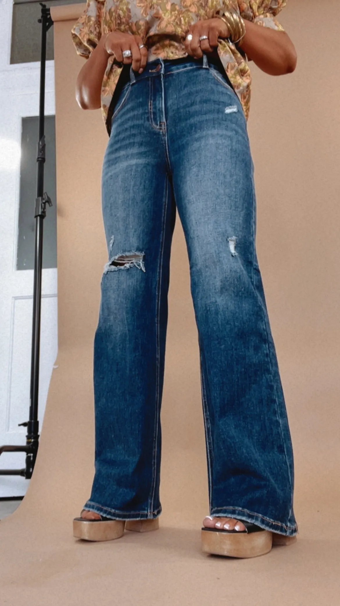 High Rise Distressed Detail Wide Leg Jeans, Dark RISEN