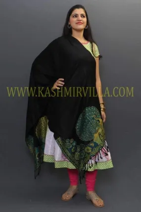 Premium Black Colour Soft Textured Wrap With Peacock Printing On Border Gains The Whole Attention.